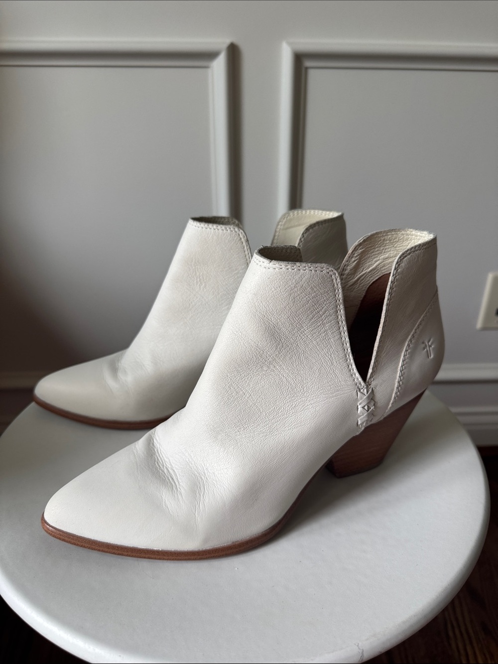 Frye Reina Women's White Leather Cutout Ankle Booties size 9.5
